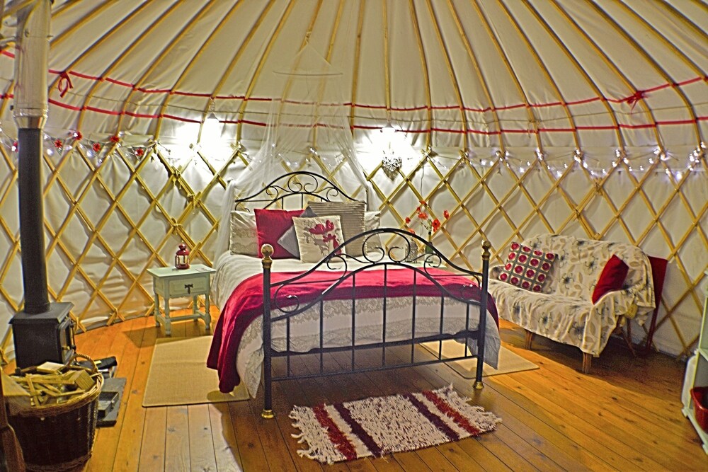 Romantic Tent, 1 Double Bed, Lake View (Poppy Yurt) - Guestroom