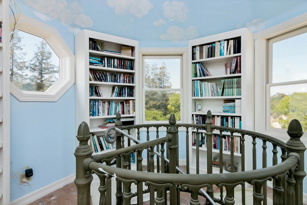 House, 5 Bedrooms - Library