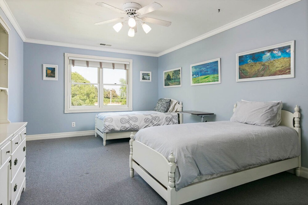 House, 5 Bedrooms - Room