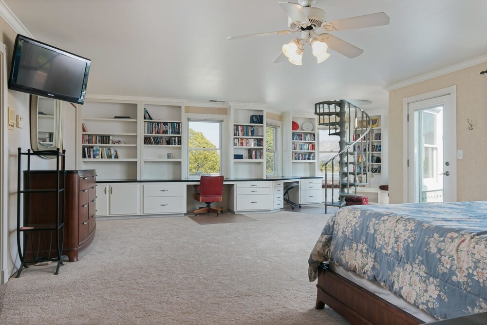 House, 5 Bedrooms - Room