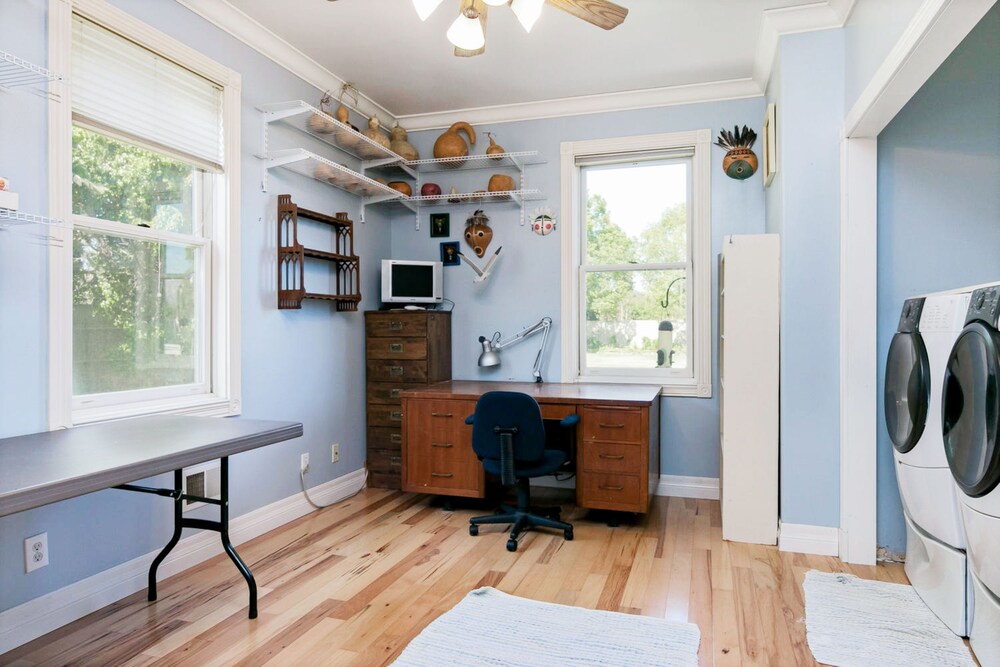 House, 5 Bedrooms - Laundry Room