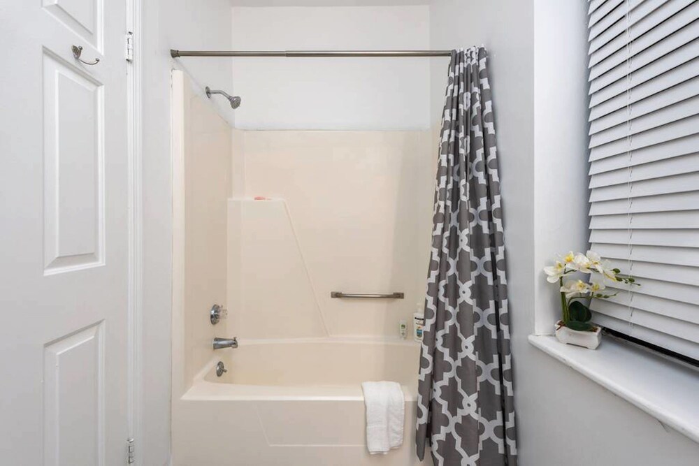 Traditional Apartment, 2 Bedrooms, Non Smoking, Kitchen - Bathroom