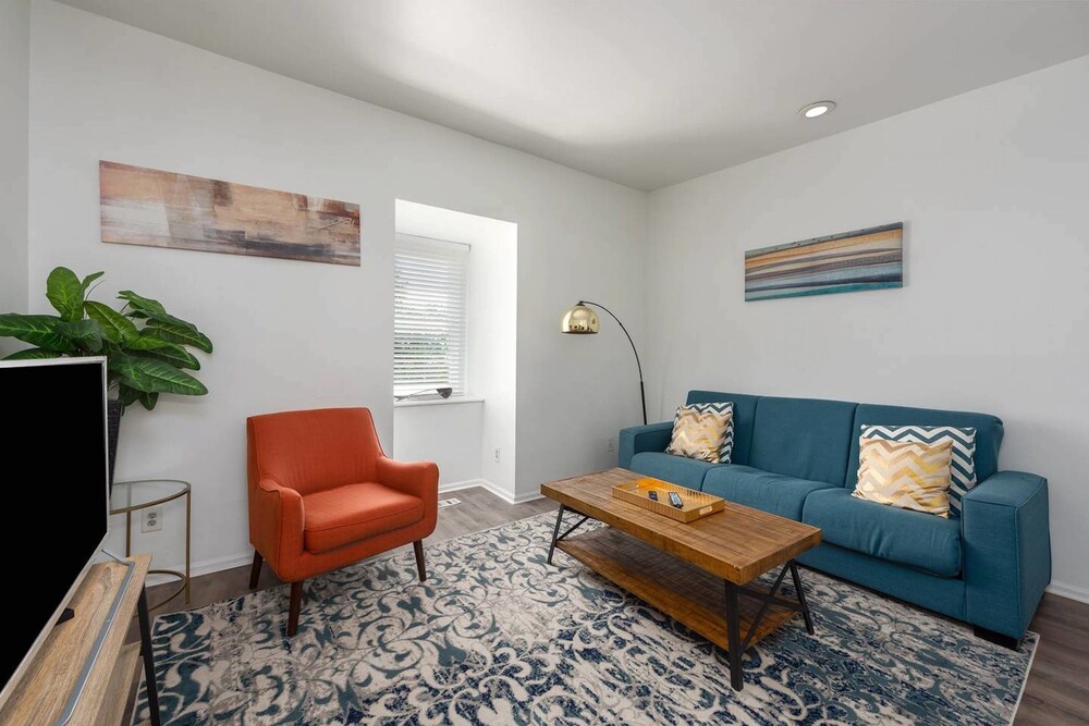 Traditional Apartment, 2 Bedrooms, Non Smoking, Kitchen - Living Area