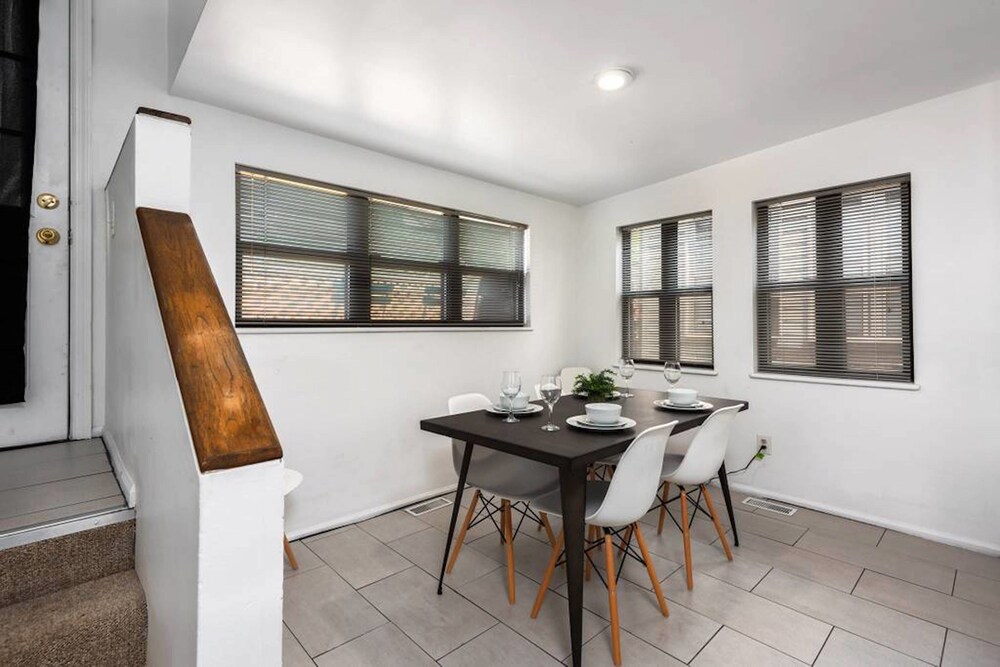 Traditional Apartment, 2 Bedrooms, Non Smoking, Kitchen - In-Room Dining
