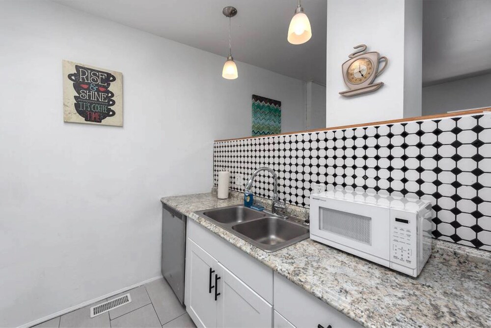 Traditional Apartment, 2 Bedrooms, Non Smoking, Kitchen - Private Kitchen