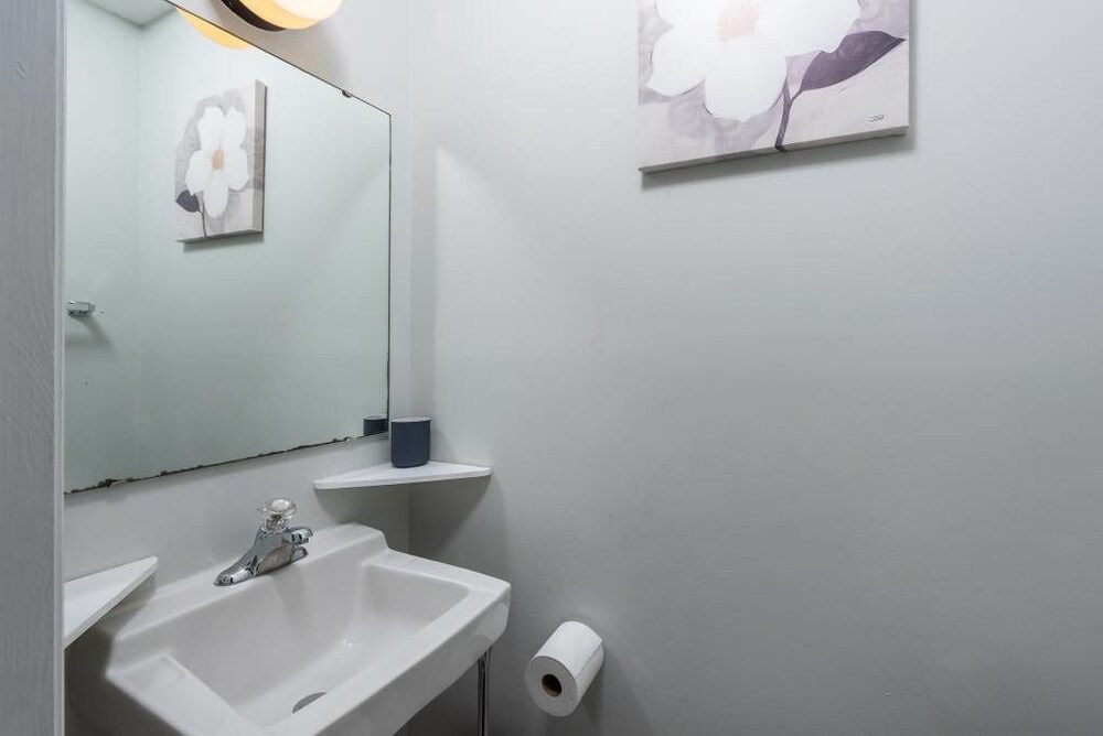 Apartment, 2 Queen Beds - Bathroom