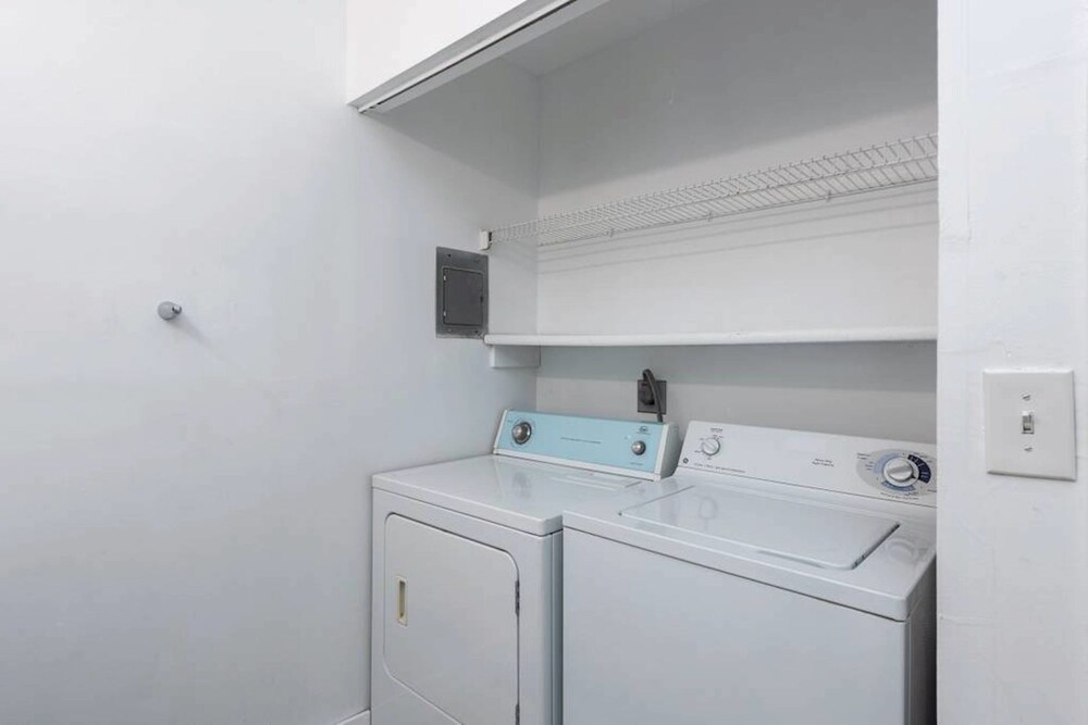 Traditional Apartment, 2 Bedrooms, Non Smoking, Kitchen - Laundry