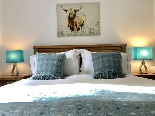Luxury Cottage with Hot Tub nr Glencoe