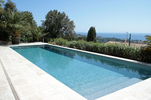 VILLA (220M2) AVEC VUE MER PANORAMIQUE ENTRE ST MAXIME ET LES ISSAMBRES
