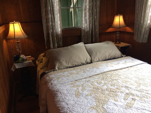 Charming Historic Sugar Era Family Home 2 miles from Volcanoes Nat'l Park!
