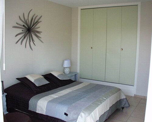 Beautiful apartment facing south - garden level - 100m from the beach