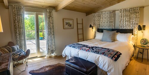 Family-Friendly Dry Creek Valley Retreat w/Amazing Views <15 Minutes To Square