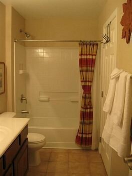 Condo, 3 Bedrooms, Balcony (Bluebell Ranch Inc) - Bathroom