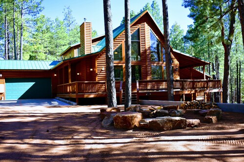 Beautiful Forest Lakes home nestled in the woods w/ perfect in and outdoor amen