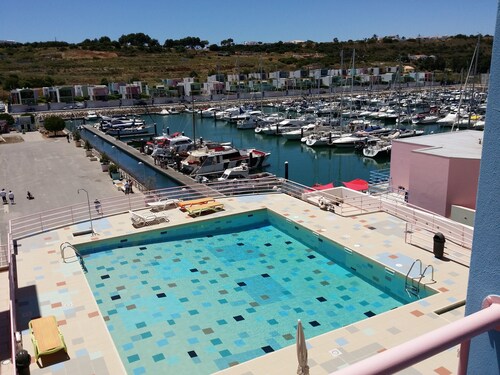 2 bedroom 2 bathroom apartment for 4 people in albufeira (algarve)