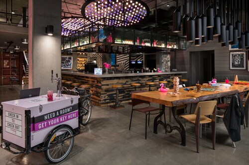 Moxy San Diego Downtown/Gaslamp Quarter