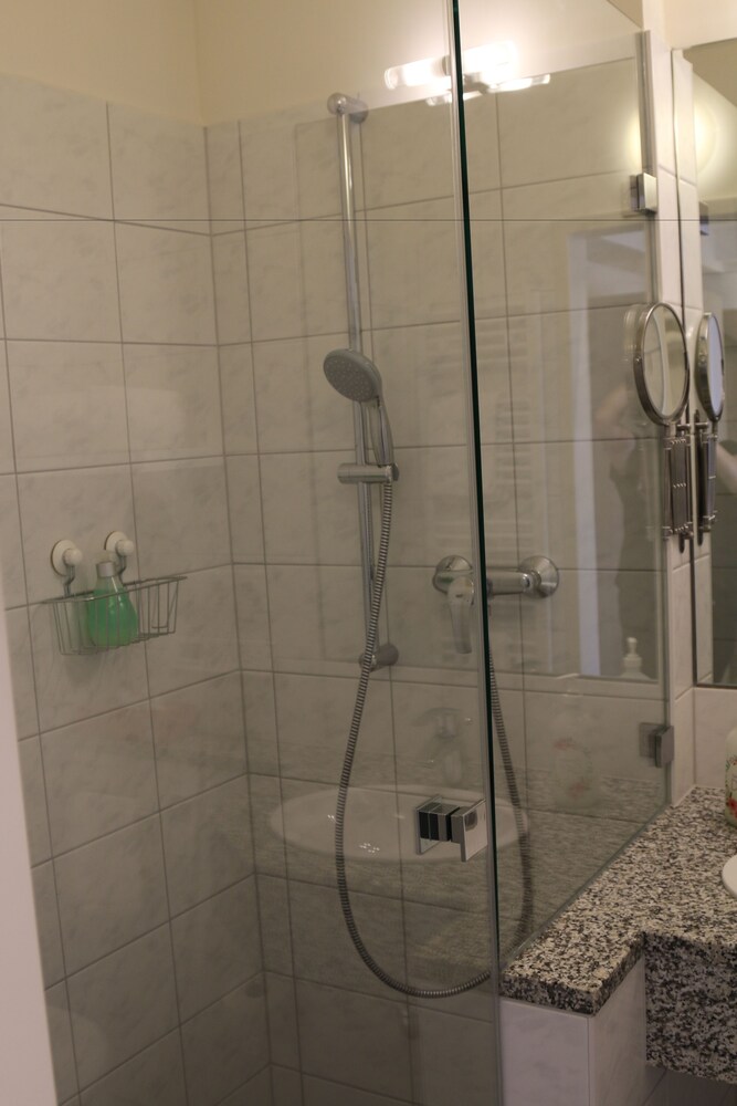 Dusche im Bad