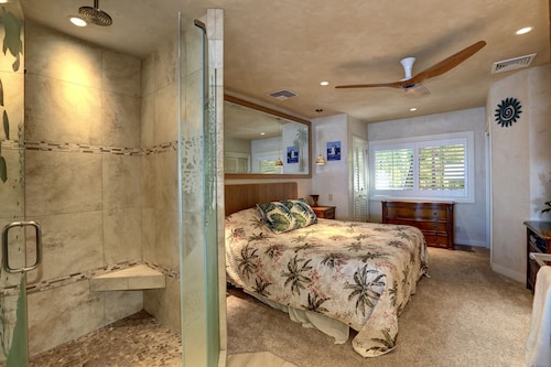 Beautiful 2 Bedroom Oceanfront Condo Makena Surf F307 - Luxury Awaits!
