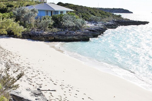 Ocean view cottage on a quiet beach just minutes from swimming pigs
