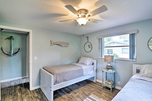 Updated Rustic Yankeetown Home w/Lanai, Canal Dock