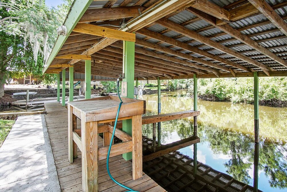 Dock