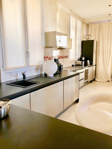 Flat in Beausoleil, Monaco: double glazing, terrace, sea view & paying parking