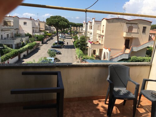 Résidence "L 'Approdo" avec piscine et courts de tennis très proche de la mer