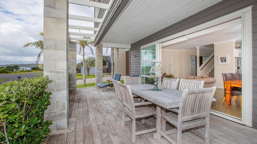 Omaha Stunning Beach House - great for 2 families - Luxurious home