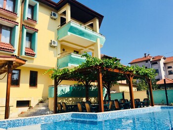 Paradise Chernomorets