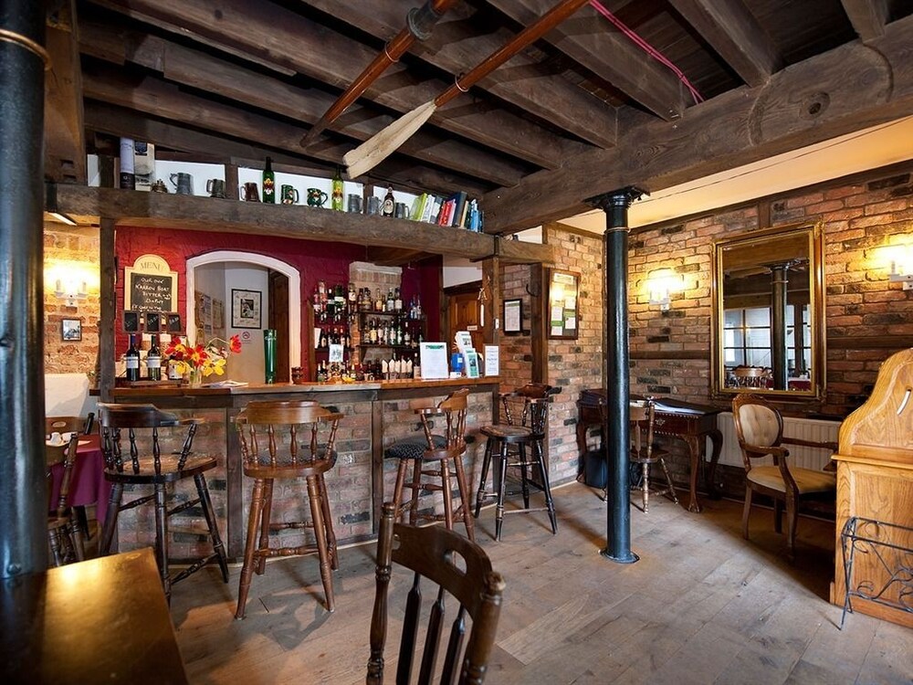 Hotel Bar