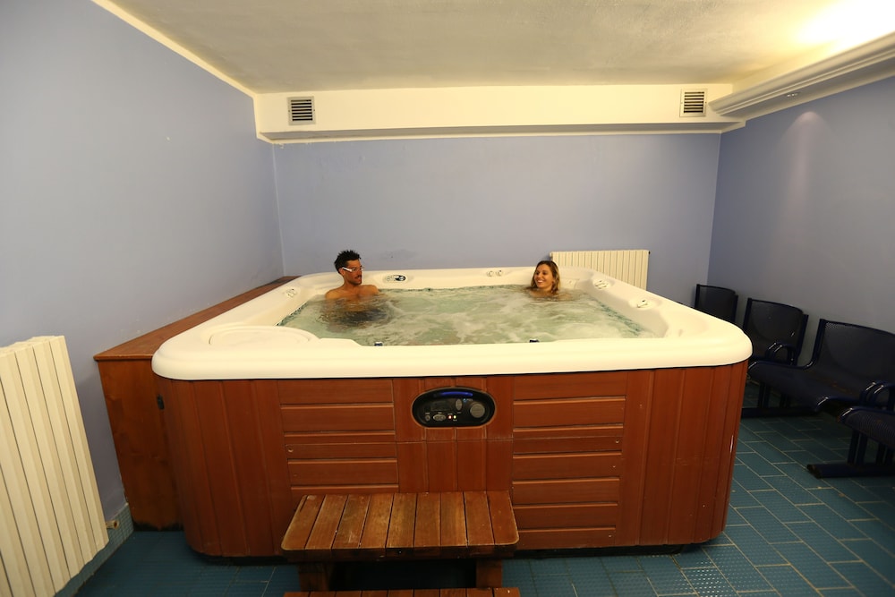 Albergo Quarto Pirovano (Lombardy Alps, Italy) Expedia ~ Hotel Quarto Pirovano Albergo Quarto Pirovano (Lombardy Alps, Italy) Expedia ~ Hotel Quarto Pirovano