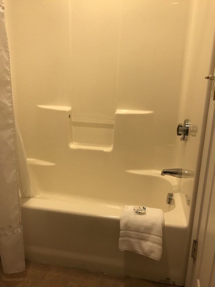 Deep Soaking Bathtub