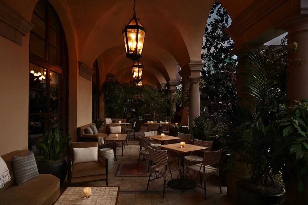 Hotel Bar