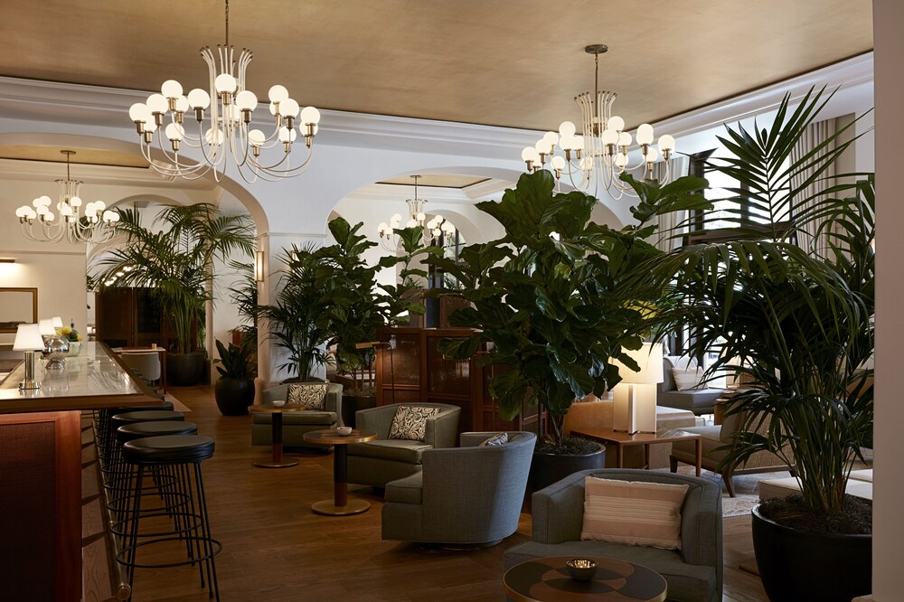 Hotel Bar