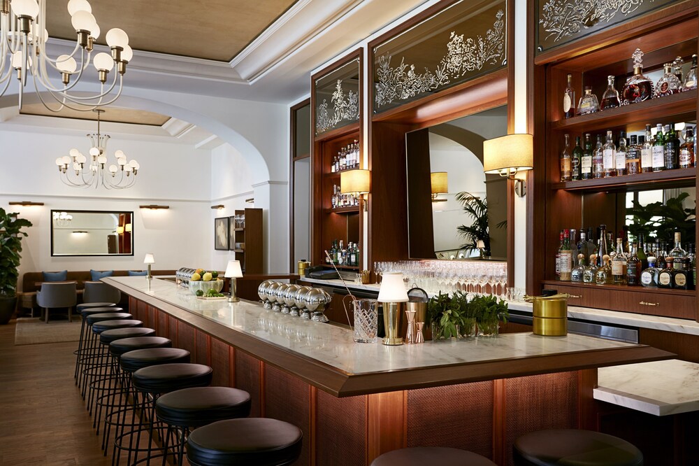 Hotel Bar