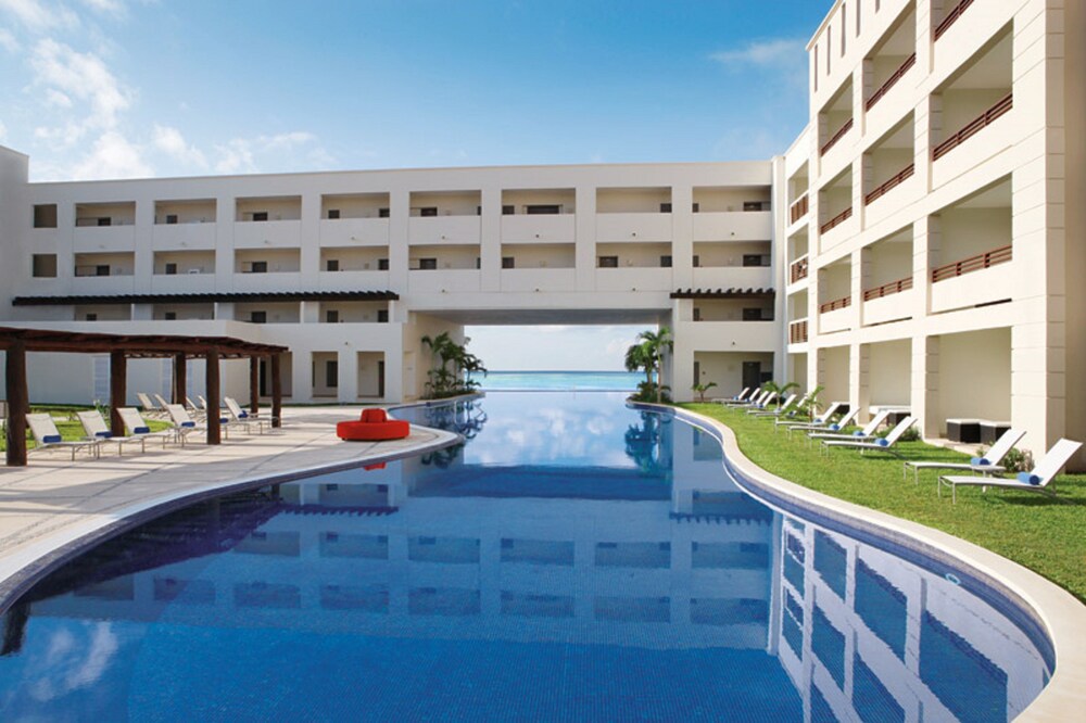 Infinity Pool