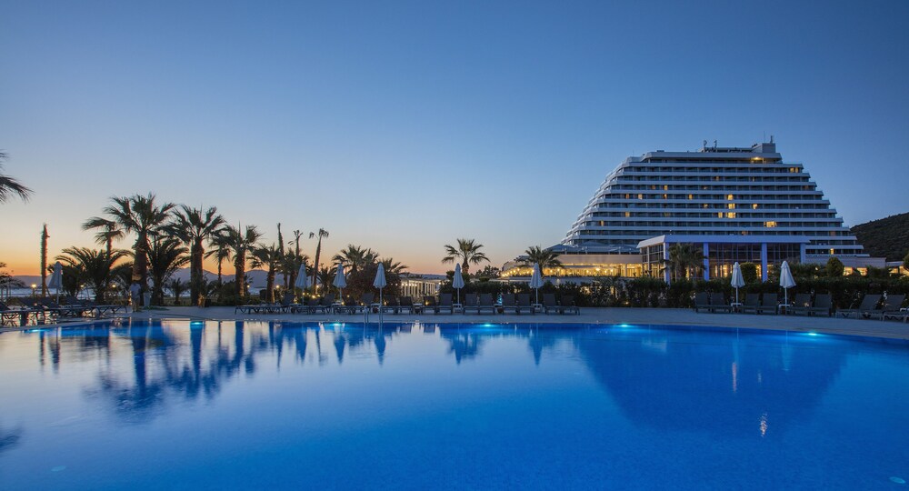 Hotel Front - Evening/Night