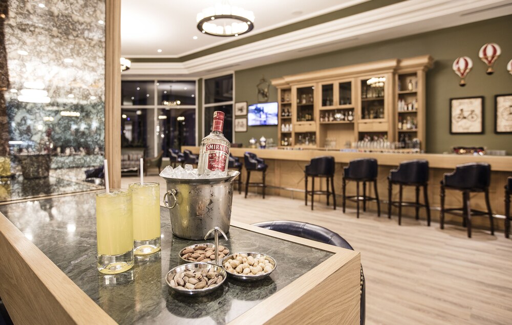 Hotel Lounge
