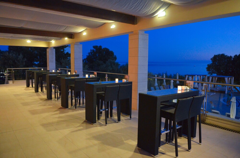 Hotel Bar