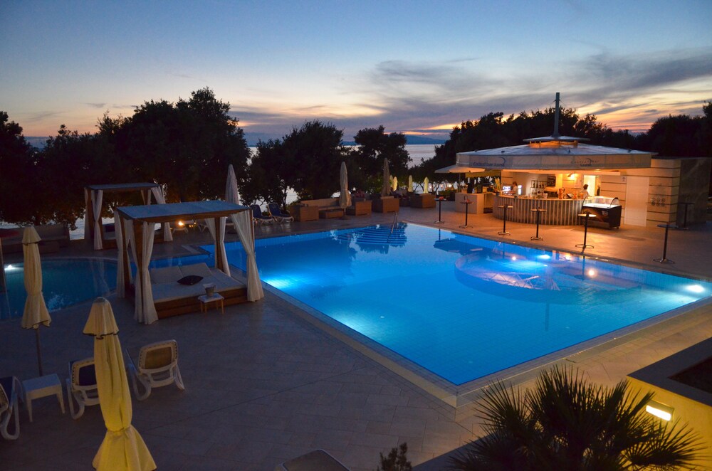 Poolside Bar