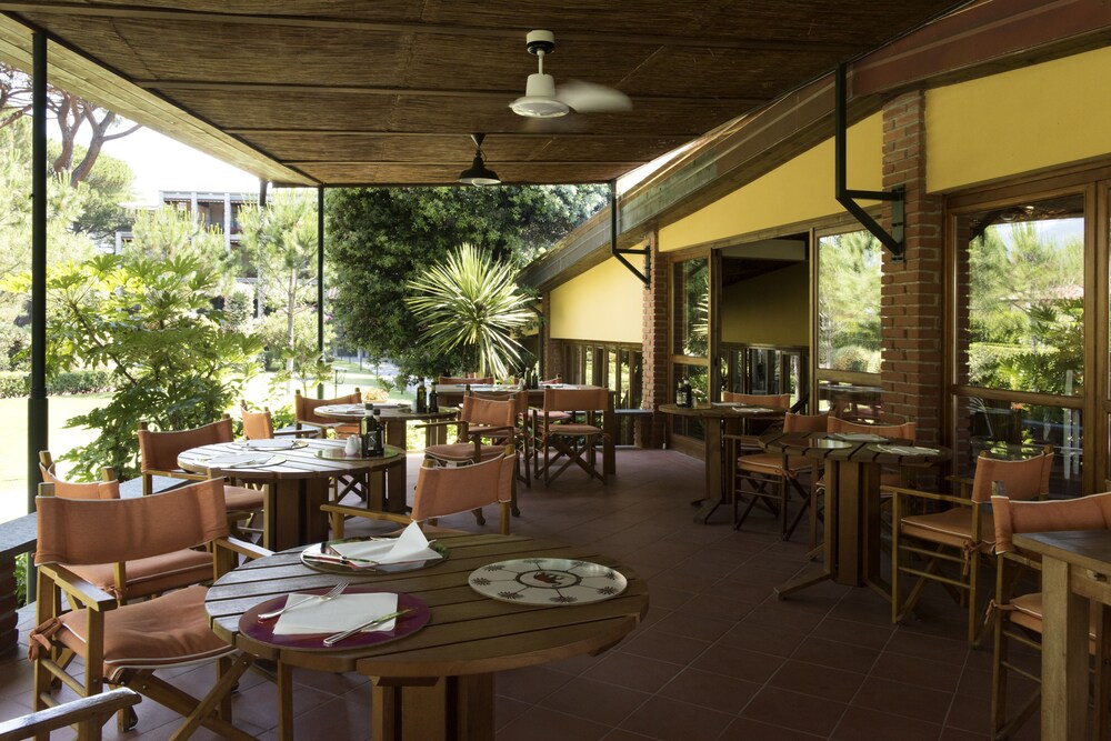 Poolside Bar
