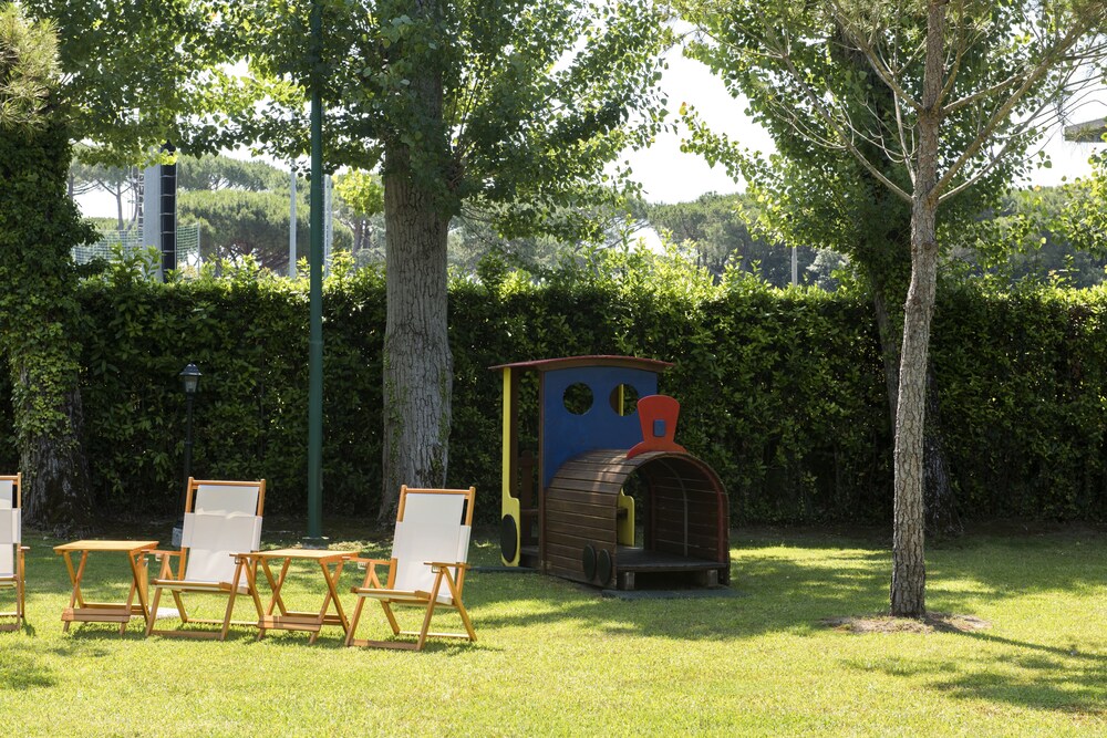 Childrens Play Area - Outdoor