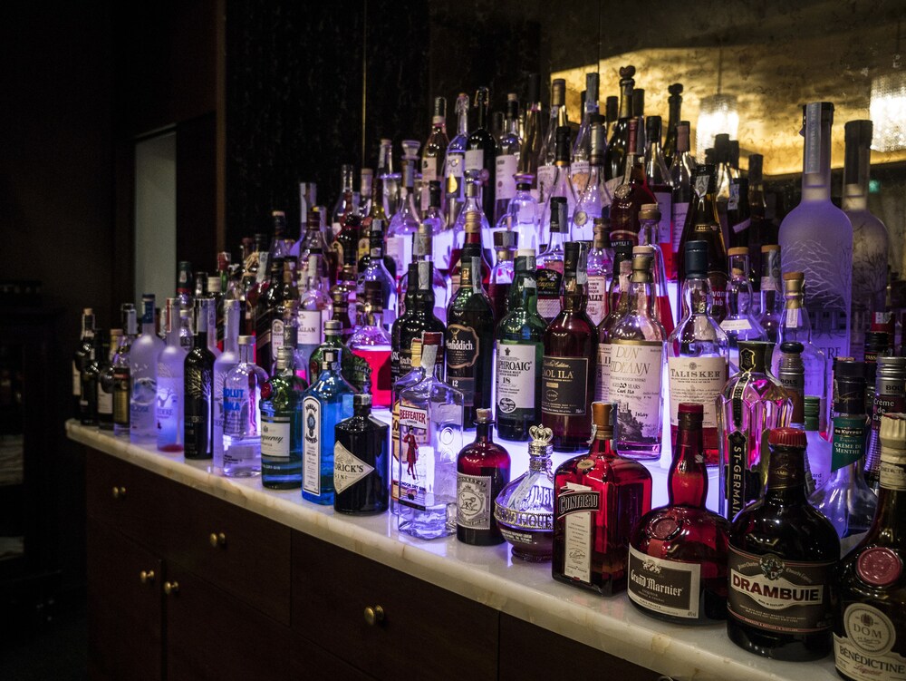 Hotel Bar