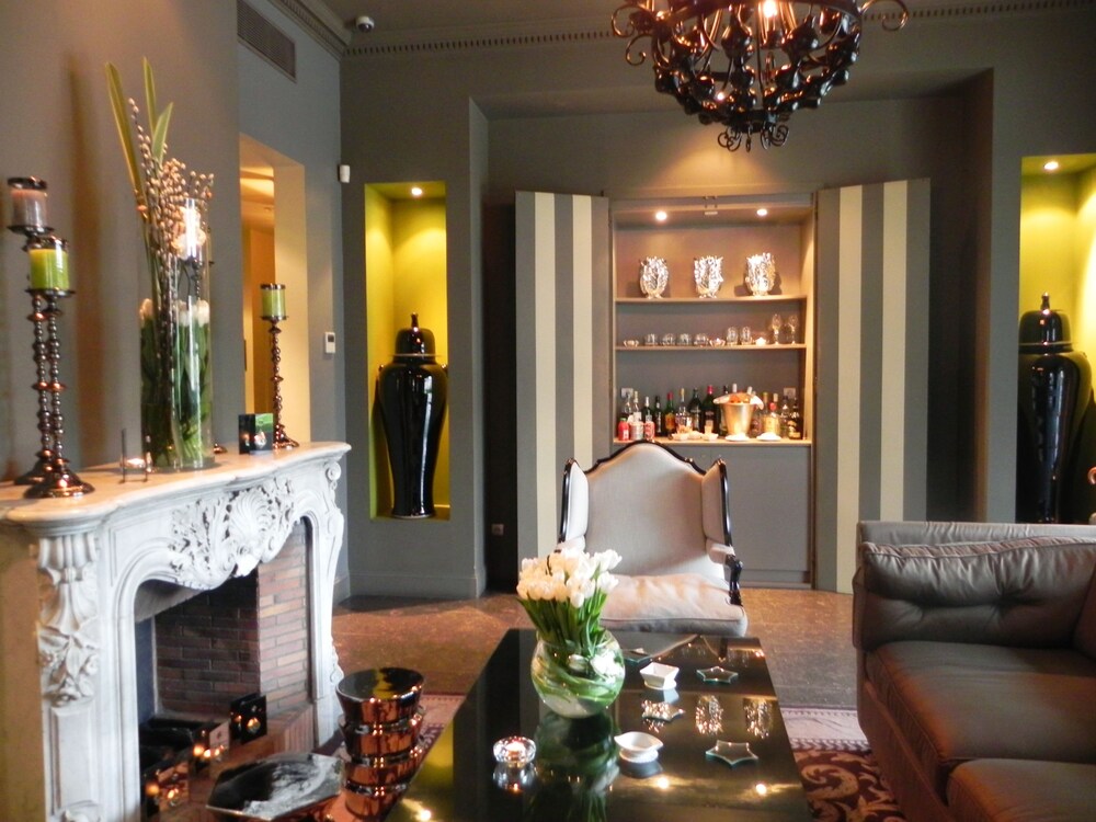 Hotel Lounge