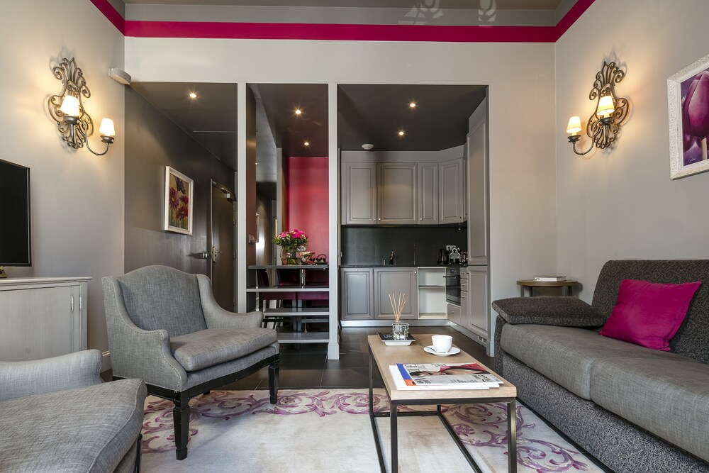 Deluxe Suite, 1 Bedroom - Living Area