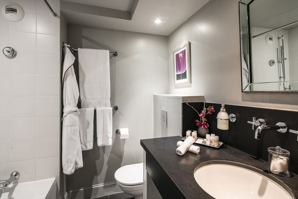 Penthouse, Terrace - Bathroom