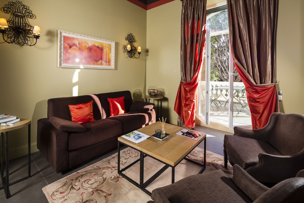 Deluxe Suite, 1 Bedroom - Living Room