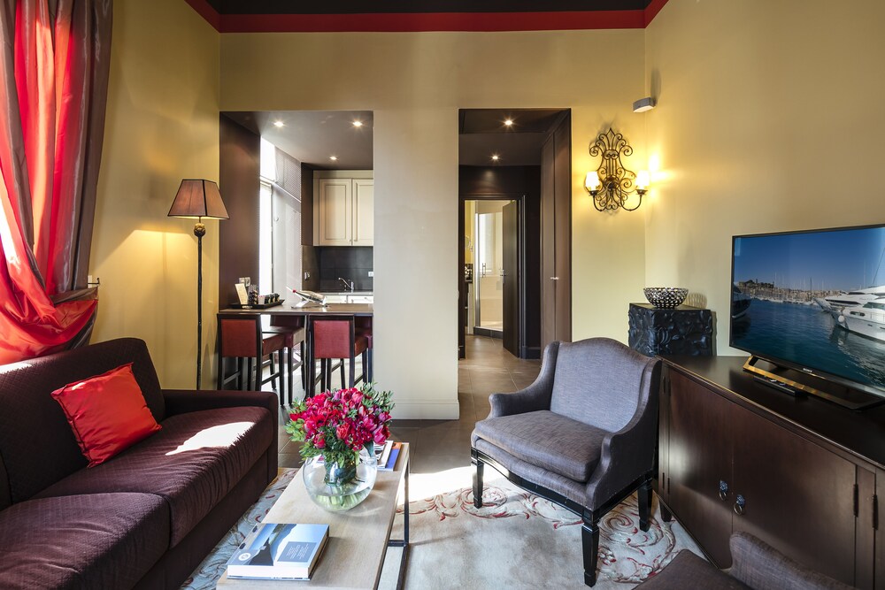 Deluxe Suite, 1 Bedroom - Living Area