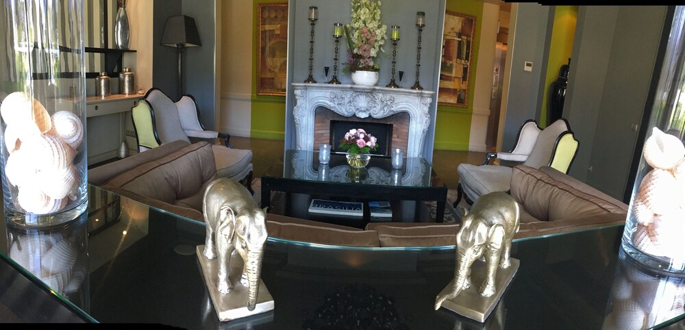 Hotel Lounge