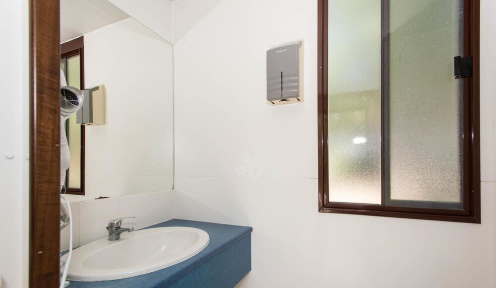 Bungalow (4 Adults) - Bathroom